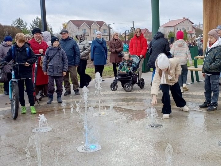     В Валдае прошел праздник в честь открытия многофункциональной площадки на Песчаной улице. фото со страницы главы Валдайского округа Юрия Стадэ ВКонтакте