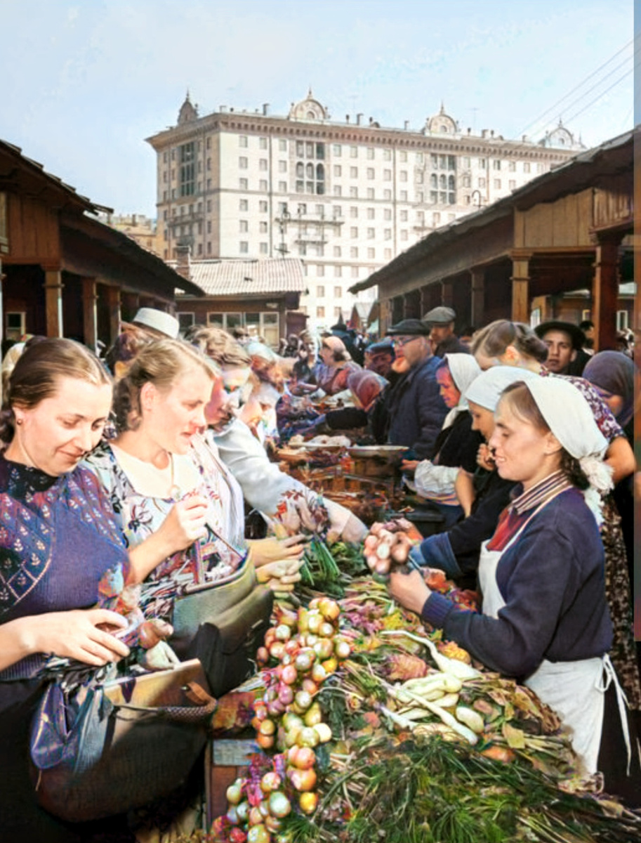 1975 год. Чёрно-белому фото добавил немного цвета