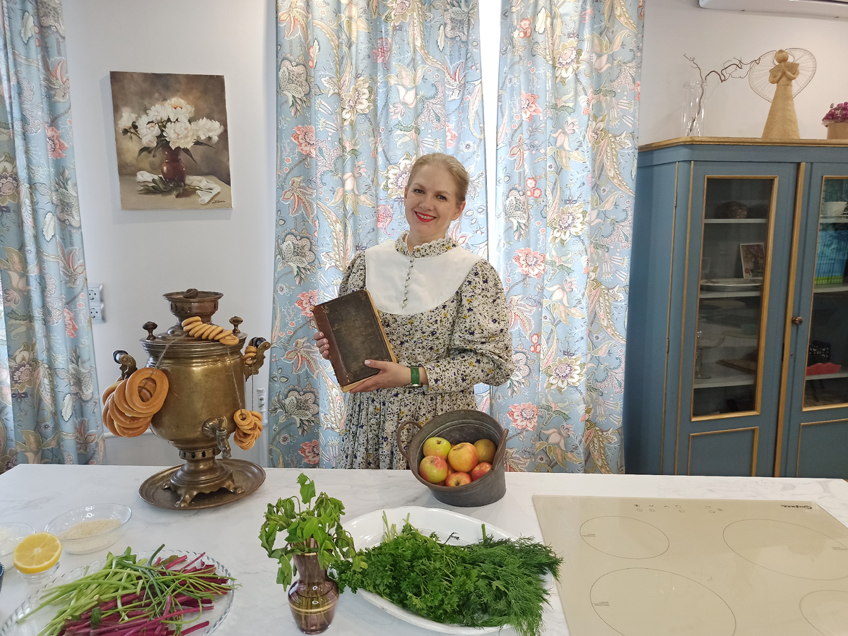 Студию мы задумали домашнюю, с элементами русского стиля. 