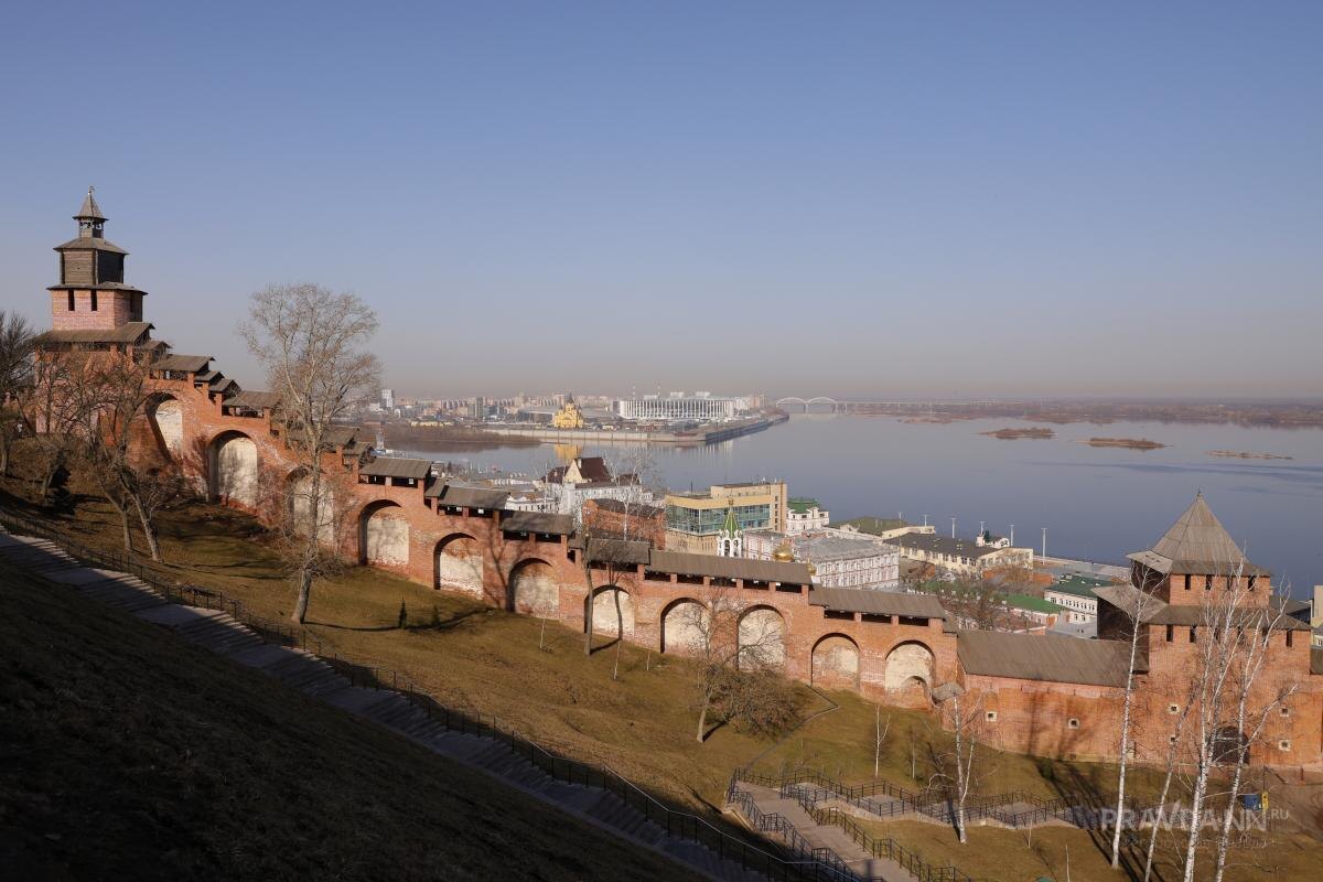    Теперь нижегородцы смогут пройтись по кремлевской стене до 20.00