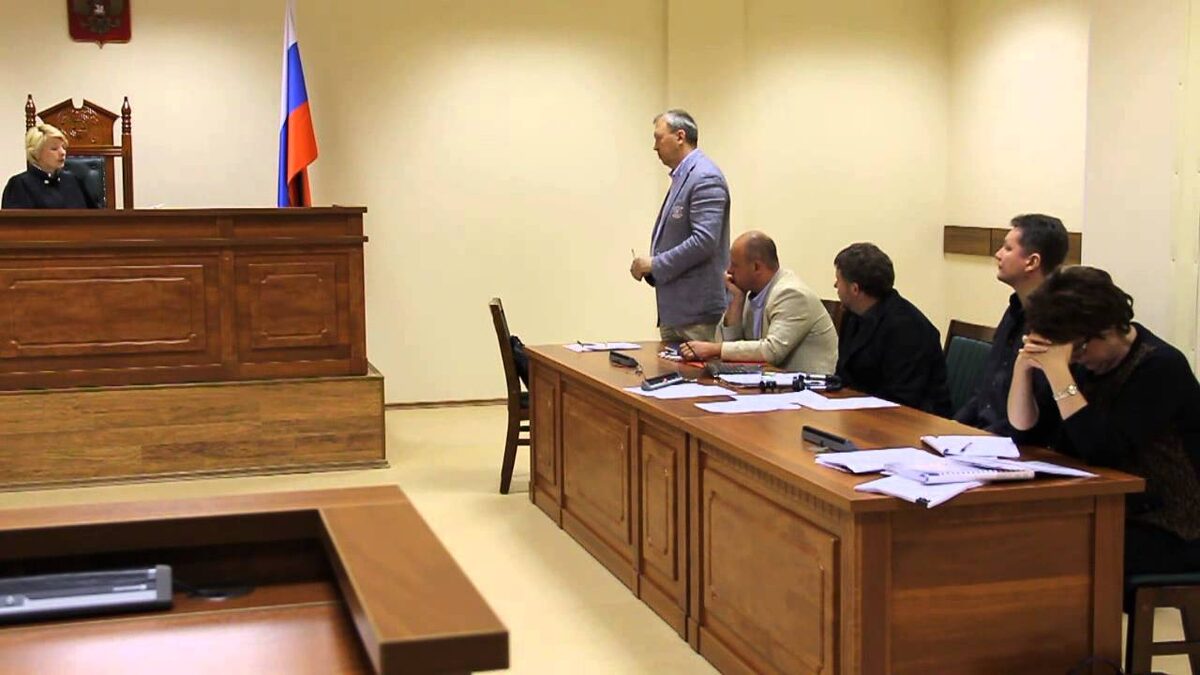 В настоящем суде скучно...