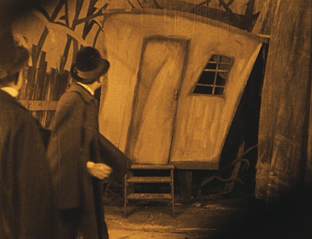Кадр из фильма Роберта Вине «Кабинет доктора Калигари» (Das Cabinet des Dr. Caligari 1920)