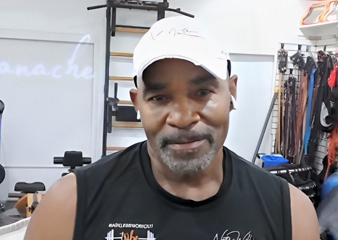 На фото Нейт Уилкинс в возрасте 71 года.