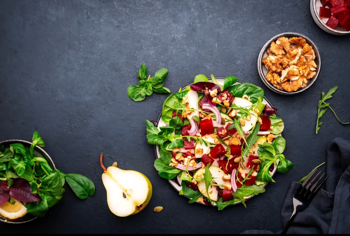 Салат с запечённой свёклой и грушей. Источник Новый очаг