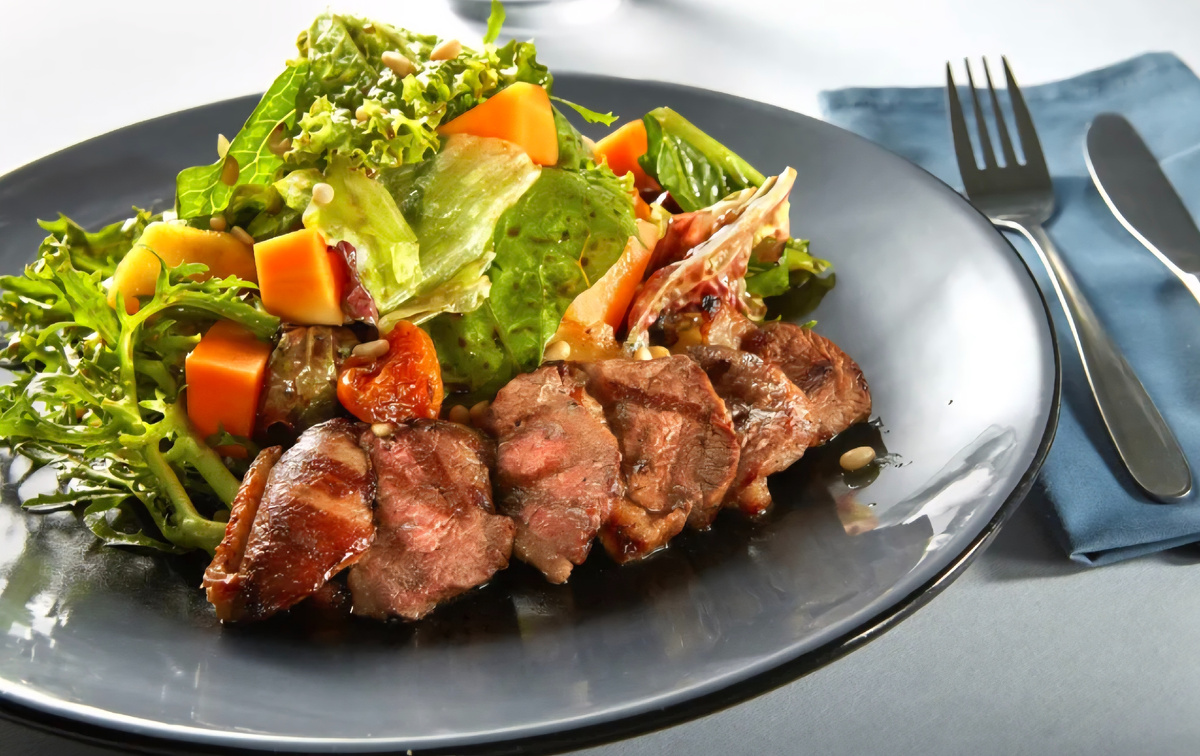 Салат с говядиной и апельсином. Источник Новый очаг