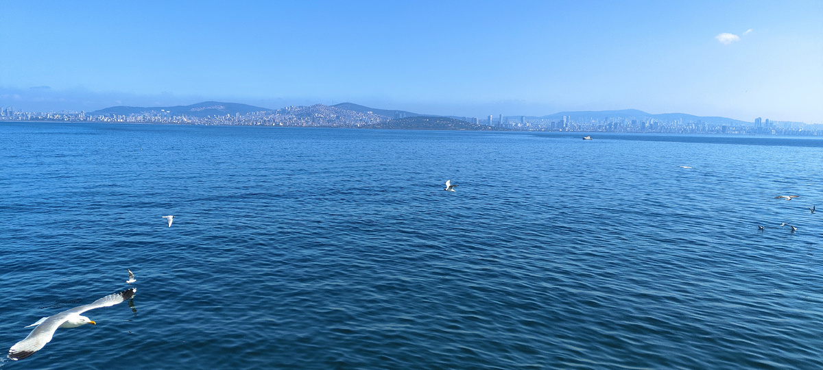 Водная гладь Мраморного моря