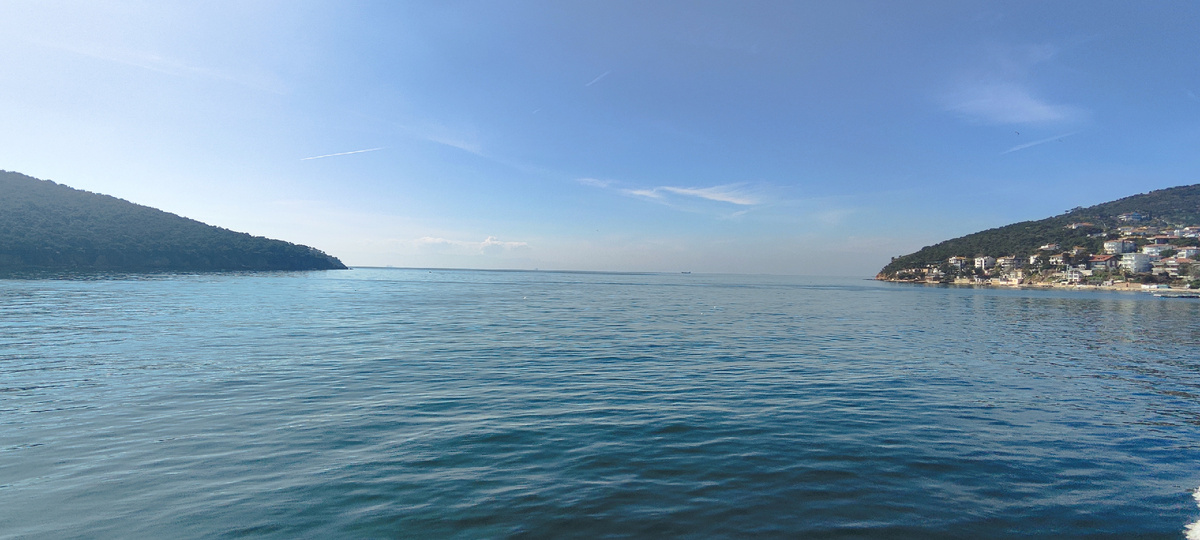 Пролив между островами Бургазада и Хейбелиада