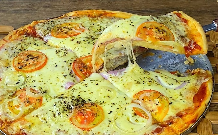 Пицца по-итальянски за полчаса: быстрый рецепт с тестом из блендера