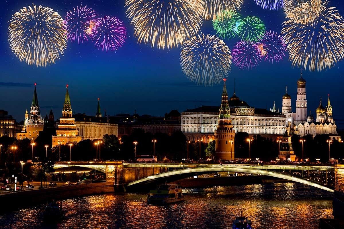 Елку в Кремле не отменяли даже в годы Великой Отечественной войны. Источник: posztos / Shutterstock / FOTODOM📷
