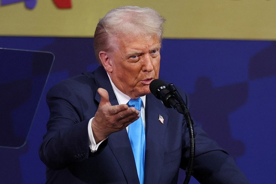    У Трампа очень сложное положение, ему нужно лавировать, ему нужно удержаться до конца своего срока и не стать «хромой уткой» REUTERS