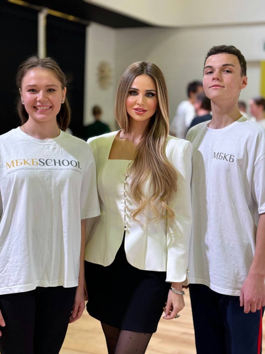    На фото слева направо: Оксана Грицко, Юлия Кирпичникова, Егор Королев