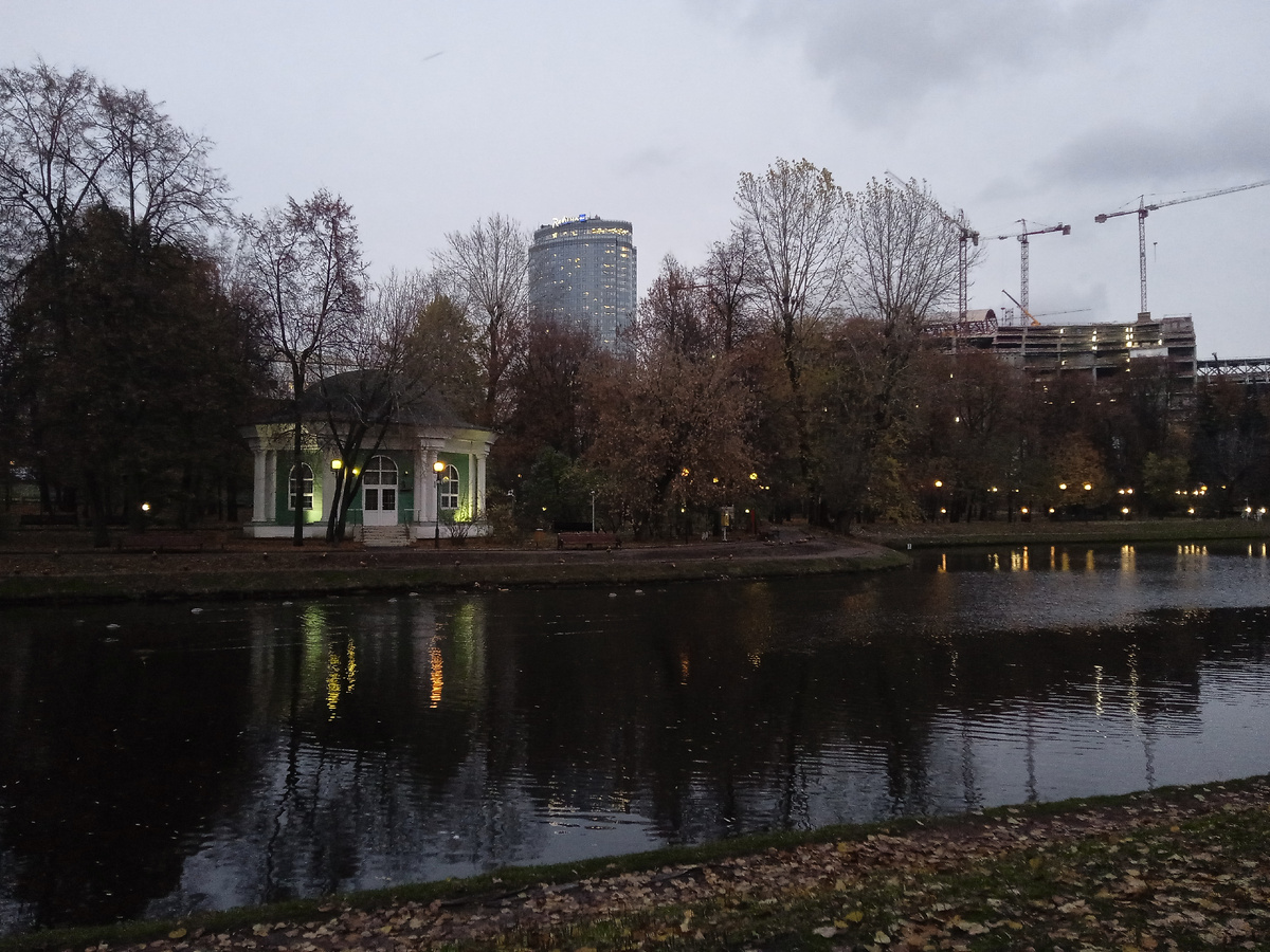 Фотографии с прогулки-перерыва в работе 28.10.2025. Екатерининский парк Москва.