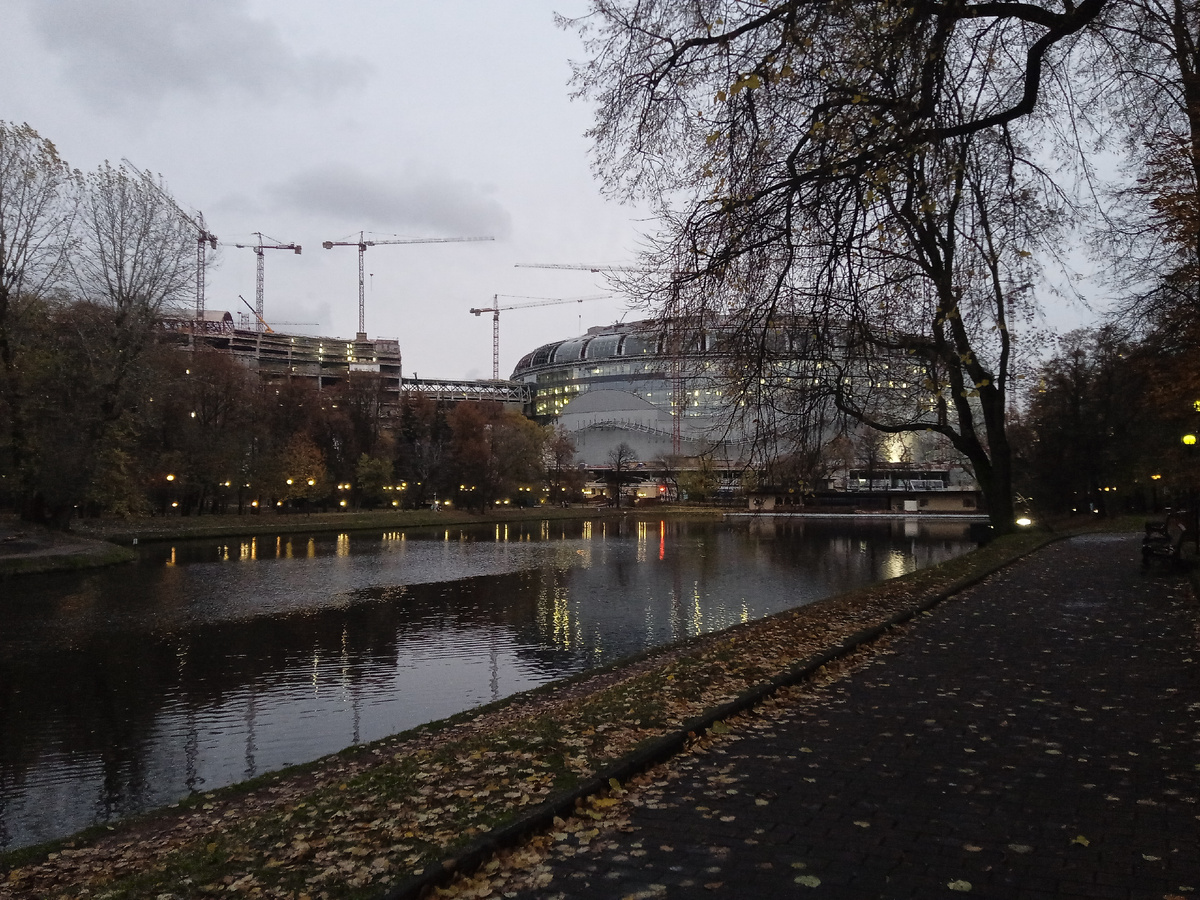 Строительство нового Олимпийского. "38 ресторанов на Крыше"!!! И попугаев.