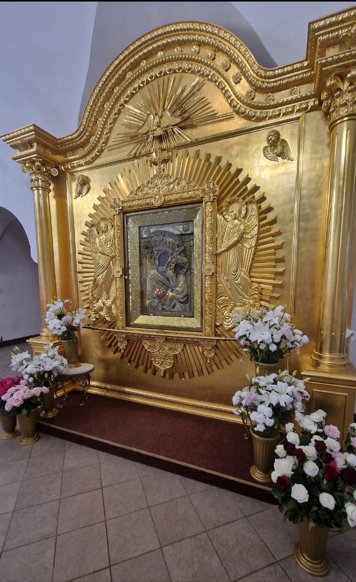 Икона сейчас в зимнем храме монастыря. Помянули всех, кого помним. Кого не помним пока - со смартфона читал (помянник то в храме, в Хвалово🙂).