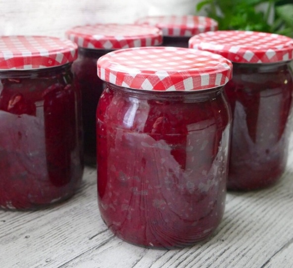 Борщевая заправка Свеклушка - свекла “под крышечку”. Без нее и борщ не борщ, и винегрет с салатом не приготовишь. Мой рецепт на все времена