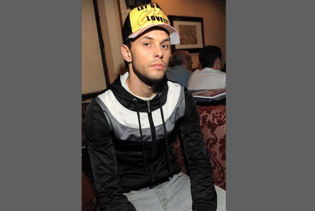 Благодаря покровительству Примадонны, парень жил неплохо