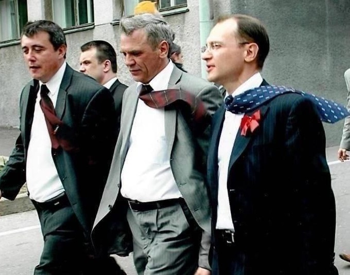    Люлин отметил, что с комсомолом у него связаны лучшие годы жизни