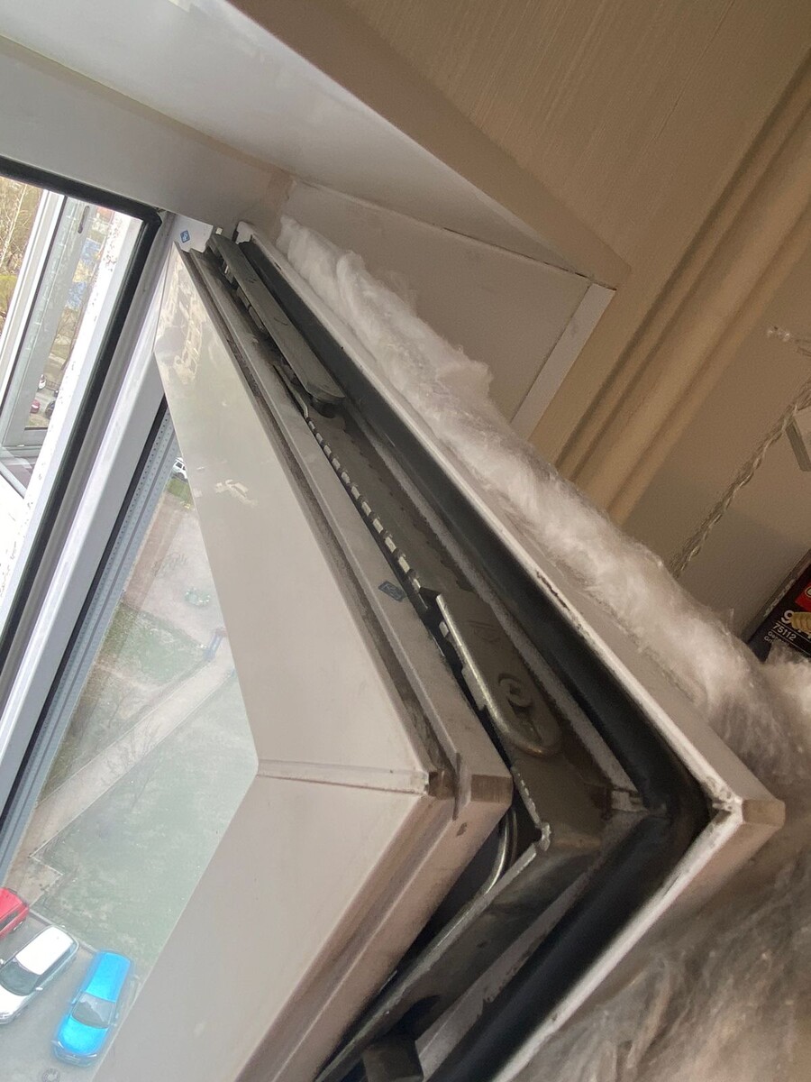 Напишите нам в в Ватсап +7-931-582-68-50 или позвоните по телефону 9-043-042 — и договоритесь о времени прихода мастера по ремонту балконной двери в Адмиралтейском районе