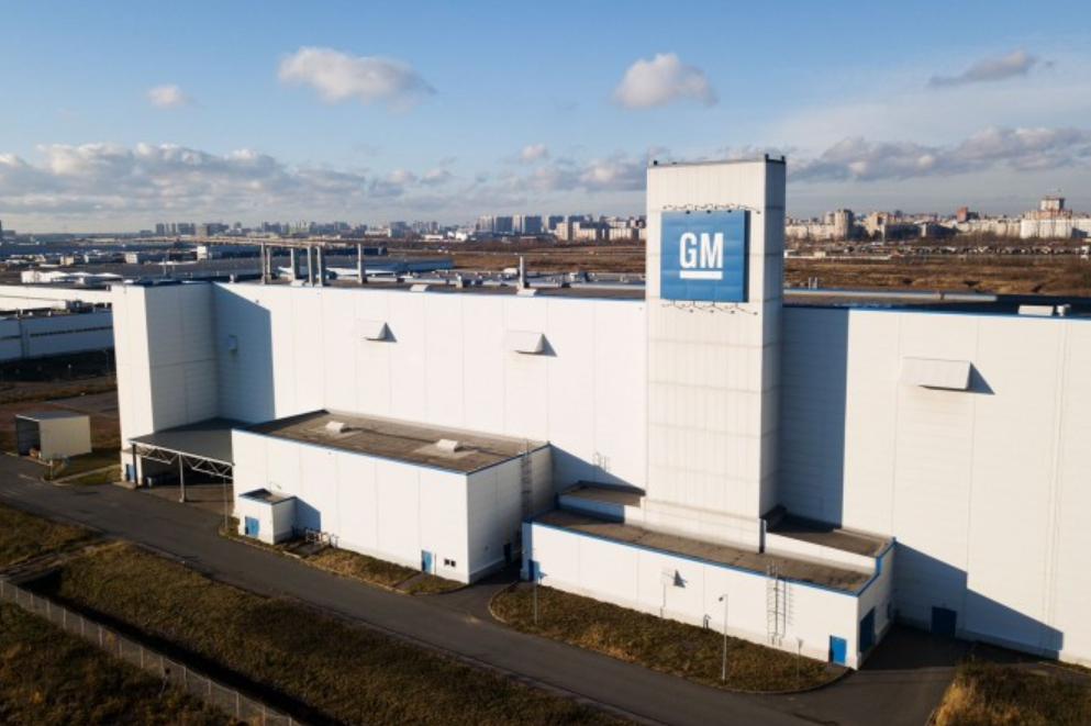 Бывшая площадка GM в Санкт-Петербурге в глубоком простое: обещают возобновить производство в 2026 году, без переносов сроков.