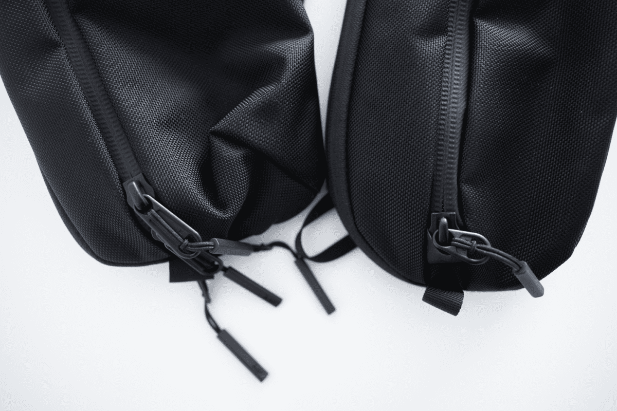 Усовершенствованная конструкция застежки-молнии. 2 слева, 3 справа.