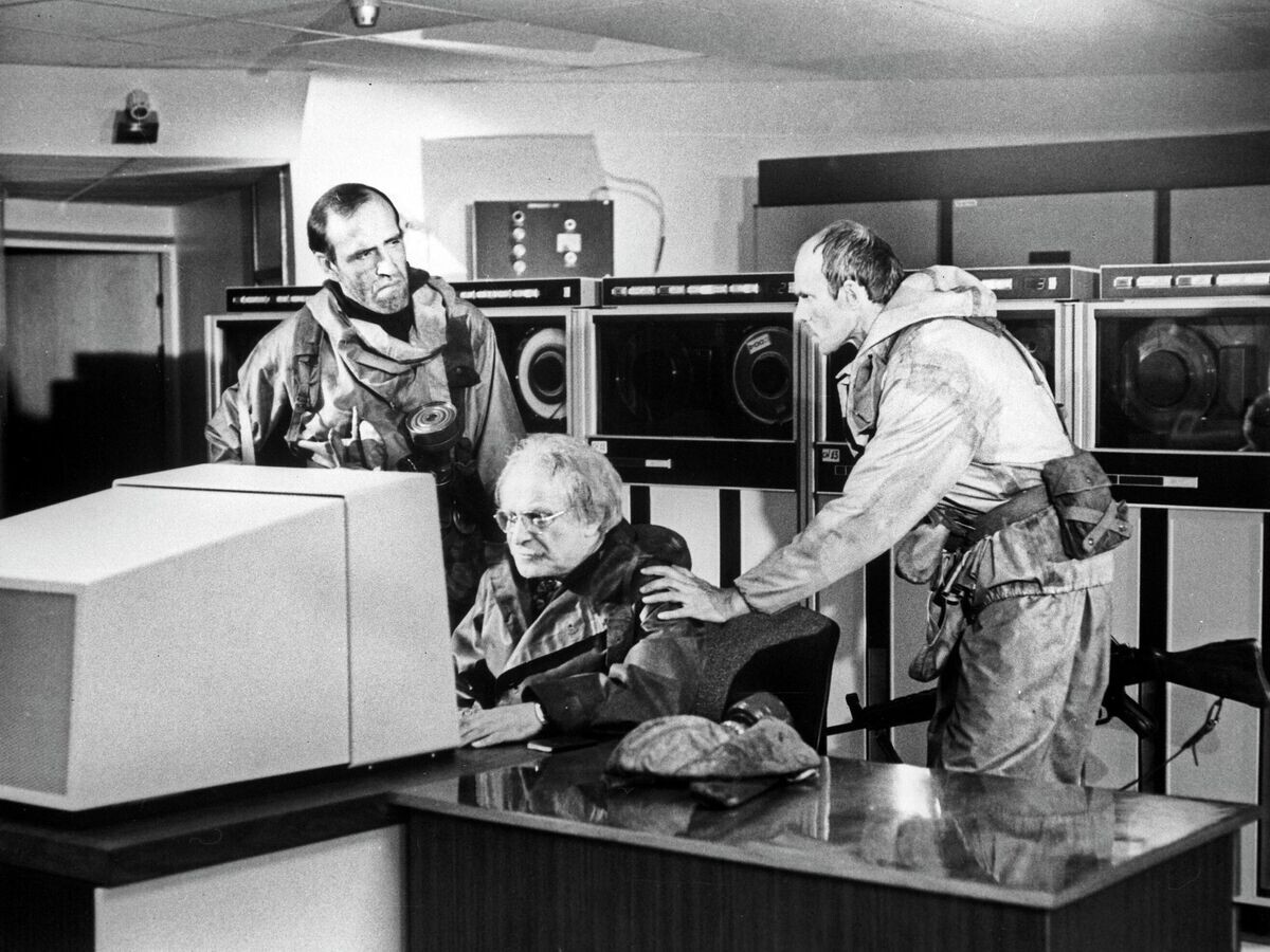    Кадр из фильма режиссера Константина Сергеевича Лопушанского "Письма мертвого человека"© РИА Новости