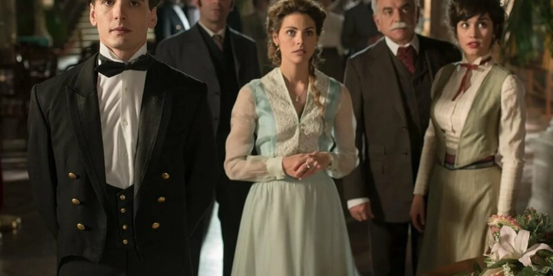 Для тех, кто любит костюмные сериалы, как я😊 Сериал про отель🎞️🍿