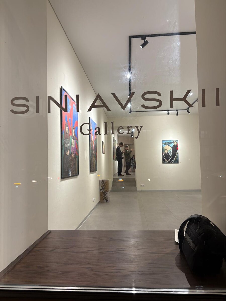 То есть у галереи есть сотрудники, чтобы писать посты. Есть деньги арендовать помещение и крышу в YES отеле в центре. Есть возможность рекламироваться. Но сделать регистрацию на мероприятие у них мозгов нет. Не верю. Окей, не разобрались в timepad, но можно же дедовским способом - сделать запись под постом в вк.