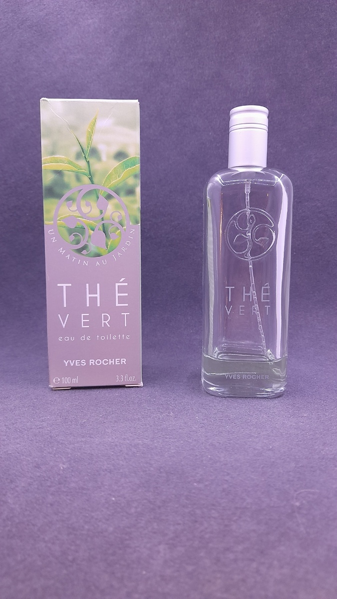 The Vert Yves Rocher. Красивое оформление коробочки, да и лаконичный флакончик тоже очень мил. 