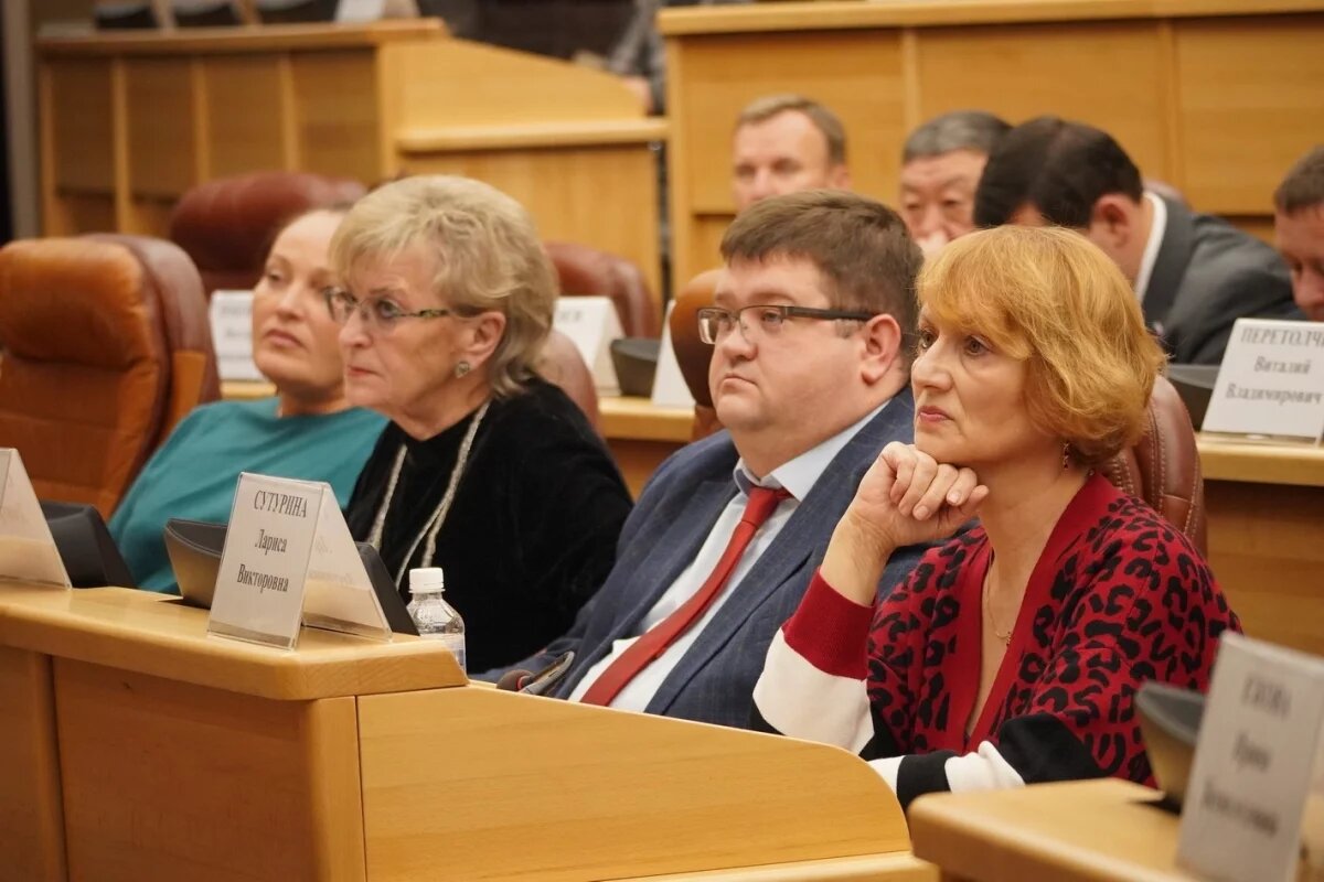    частие в обсуждении состояния репродуктивного здоровья населения приняли депутаты, общественники, представители медучреждений и профильных министерств.