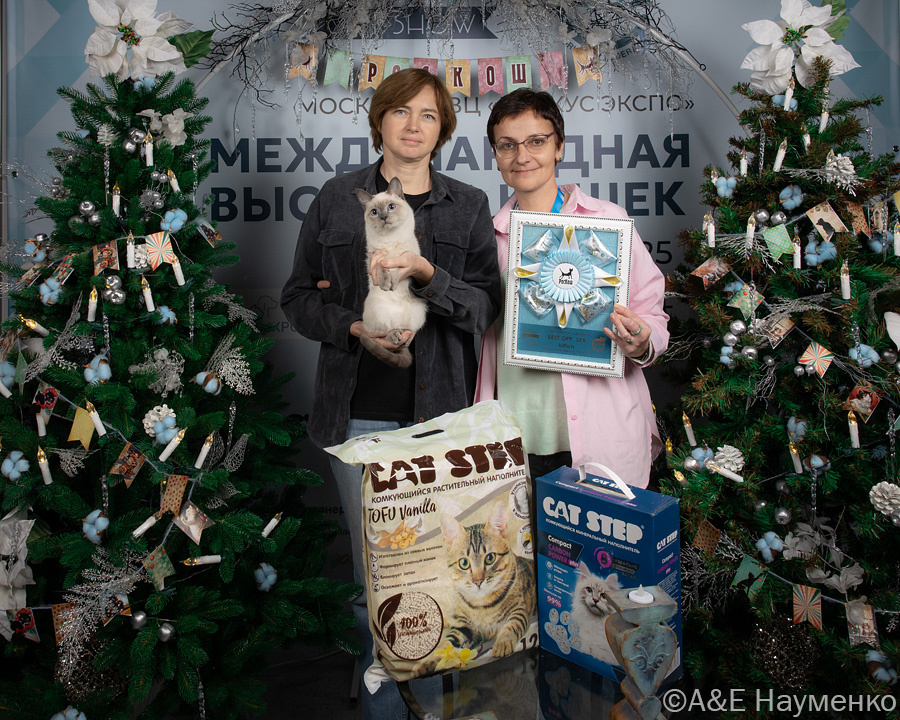 Аврора сходила на выставку и завоевала много разных подарков