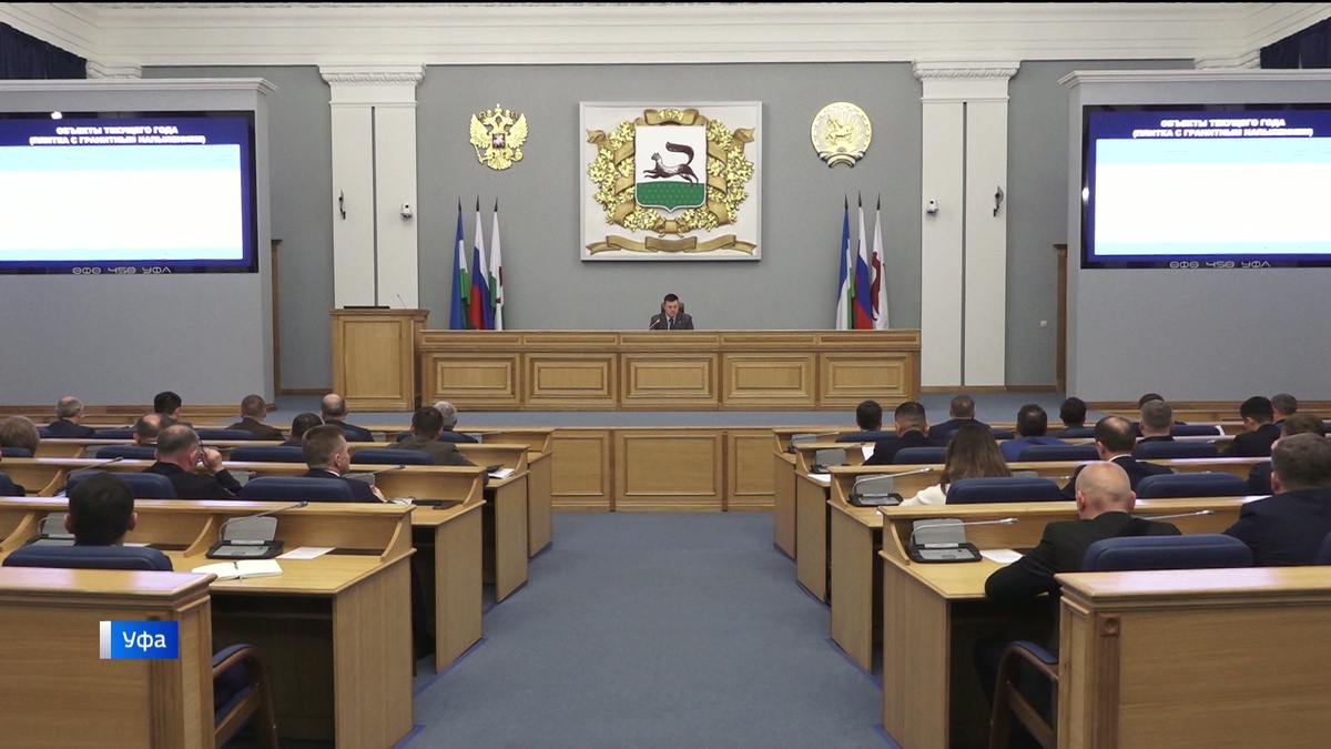    Мэр Уфы Ратмир Мавлиев поручил готовиться к празднованию Дня народного единства и Нового года