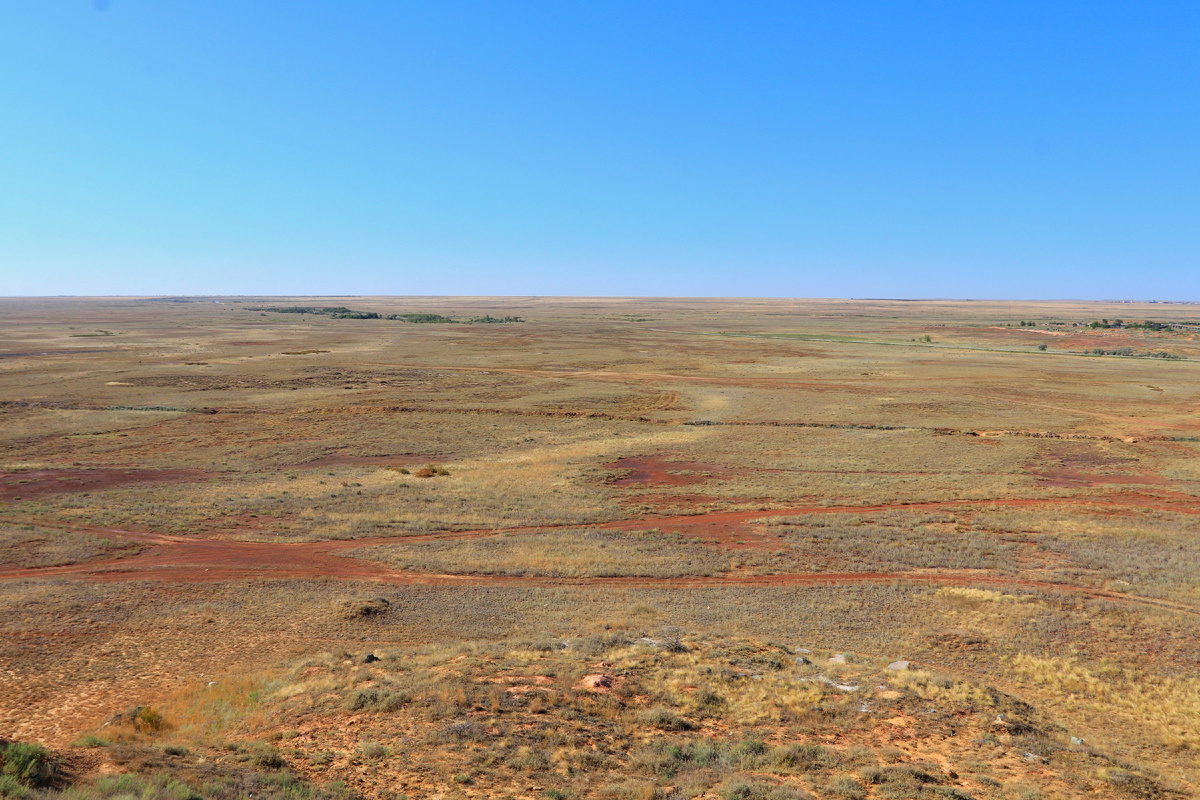 Бескрайняя степь в районе современного Орска. Примерно такой она была и в XVIII веке