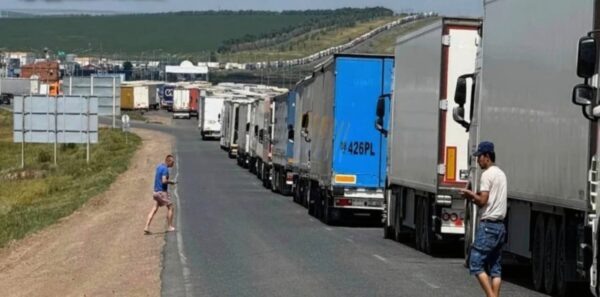 Пробка на границе с Казахстаном