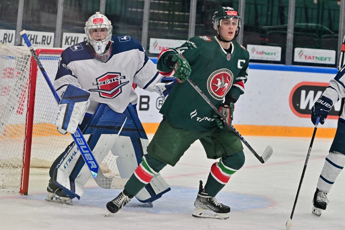    На старте второго периода вратаря «Чайки» Марата Сабитова огорчил голом капитан «Ирбиса» Тимур Сахапов