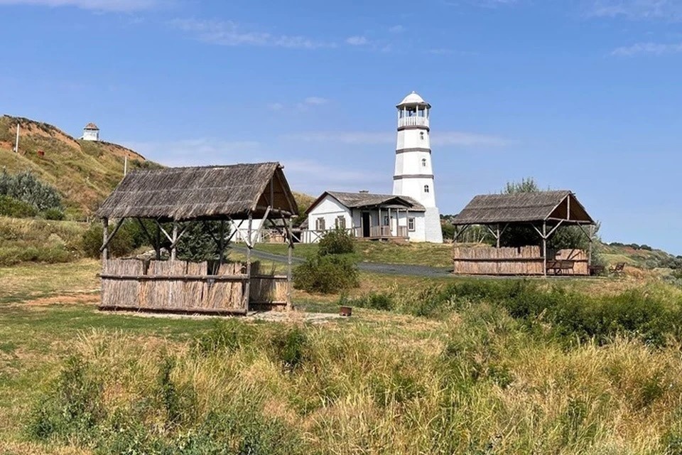    Киношный маяк стал местной достопримечательностью. Александра КАКАСЬЕВА