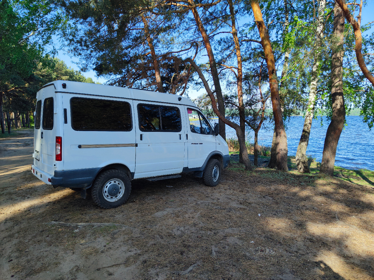 Это не девочка и дельфин. Это Бусяка и море.