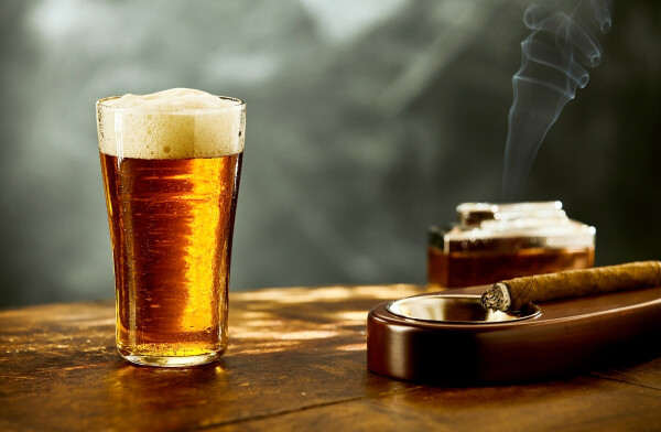 Сигара и пиво. Фото cigarworld.com