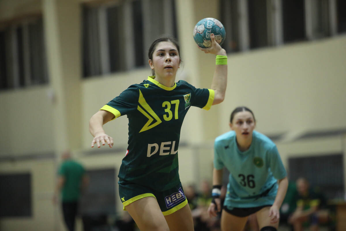    Диана и Сабина Казихановы с номерами, идущими друг за другом