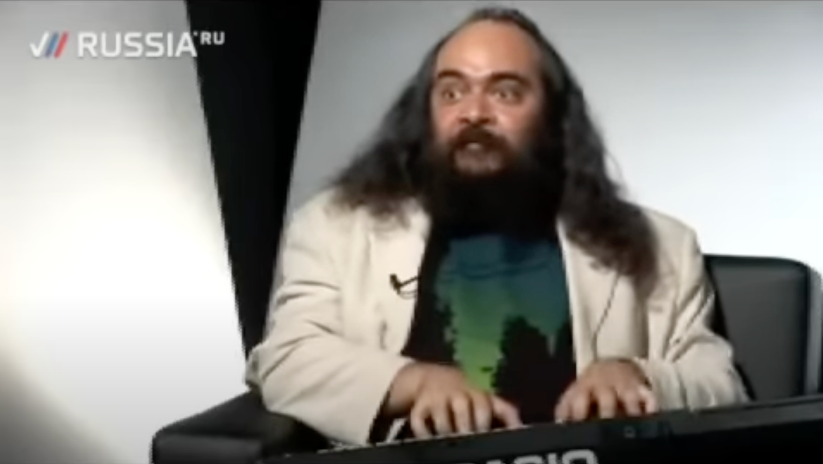 …и клавиши Баха, и шапка Мономаха… О чем только не напоют