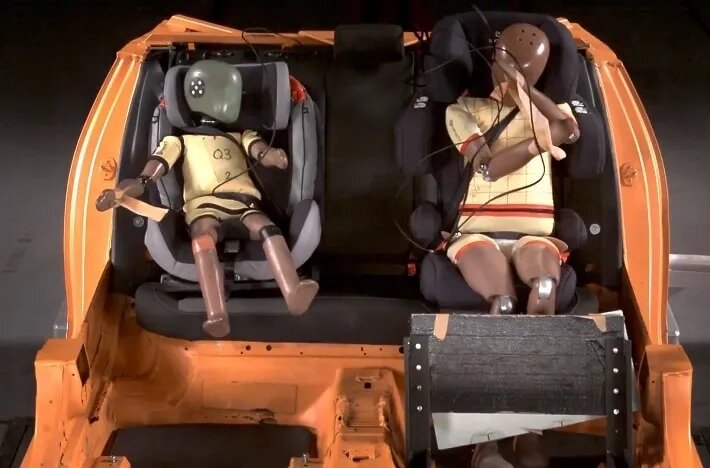 Современные Q-манекены, имитирующие детей разных возрастов на краш-тестах ADAC