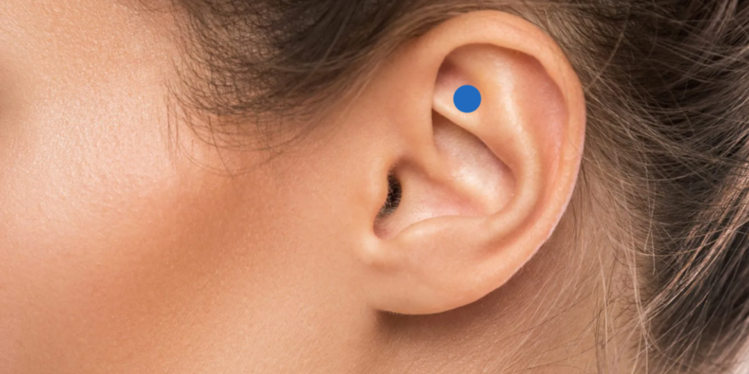 Массаж ушей и точки Шэнь Мэнь, успокаивающий нервную систему и улучшающий сон