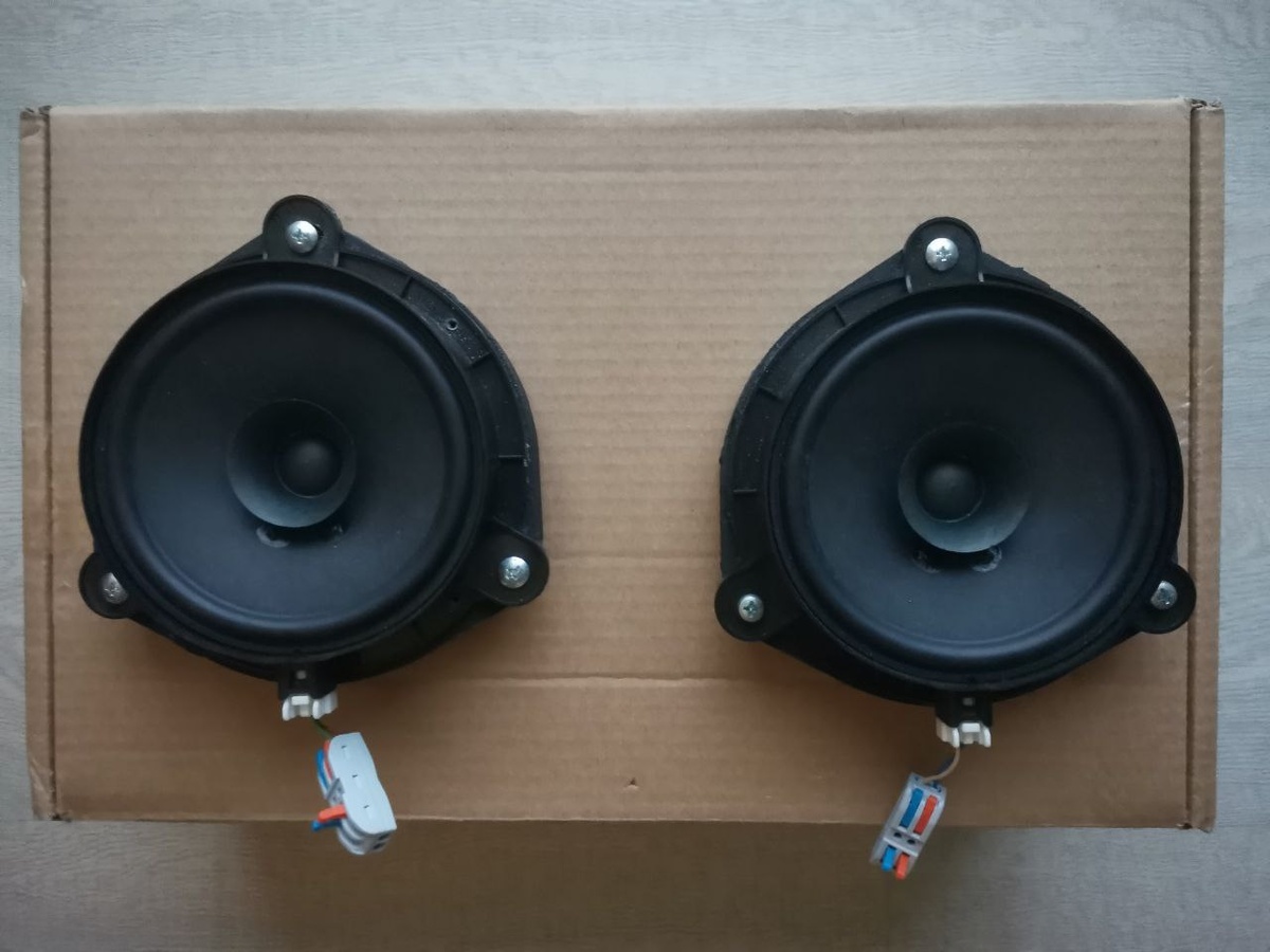 Старые штатные автодинамики и картонная коробка