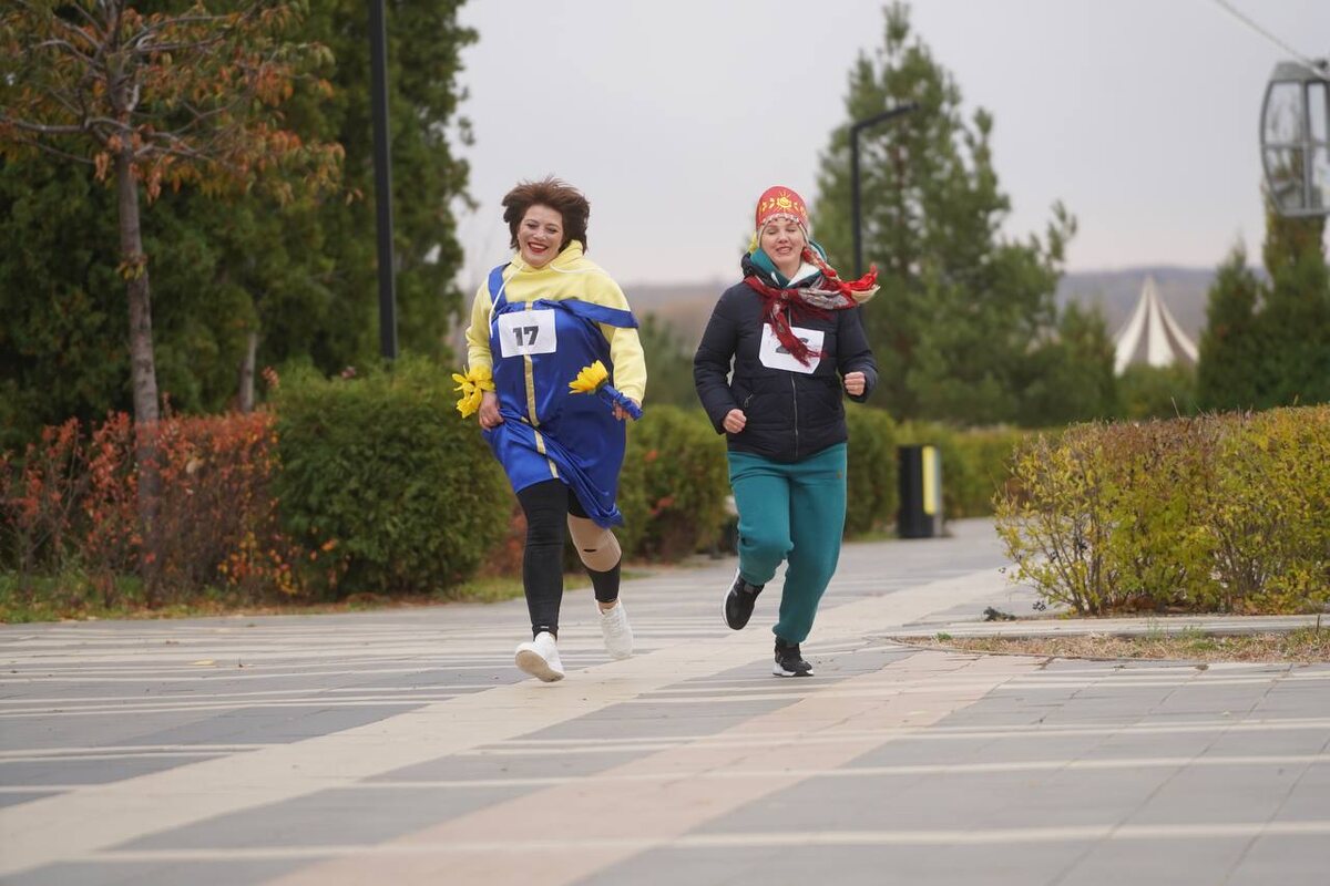 На участниках забега должна быть хотя бы одна деталь народного костюма