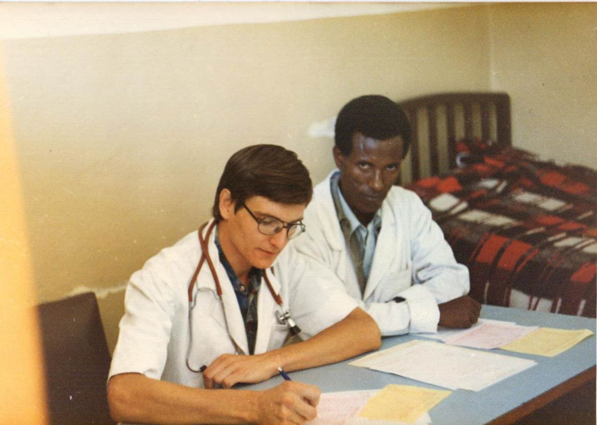 Харарский госпиталь, 1990 г. Фото с медбратом Дестой