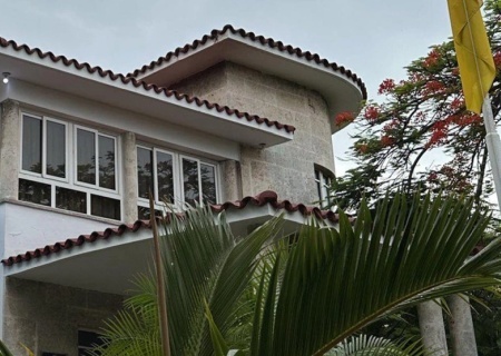    Украина закрывает посольство на Кубе