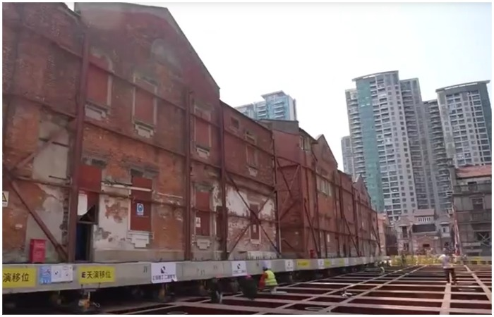 Зачем в Шанхае передвинули 7500-тонные здания, а потом вернули обратно