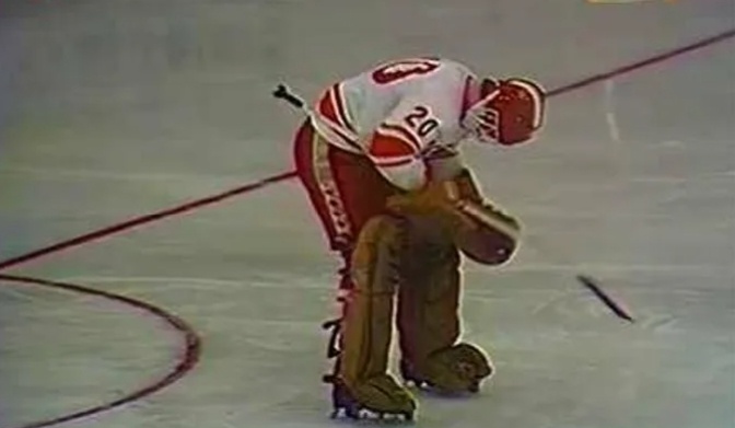 Фото из открытых источников (В.Третьяк заменил А.Сидельникова в матче с поляками)