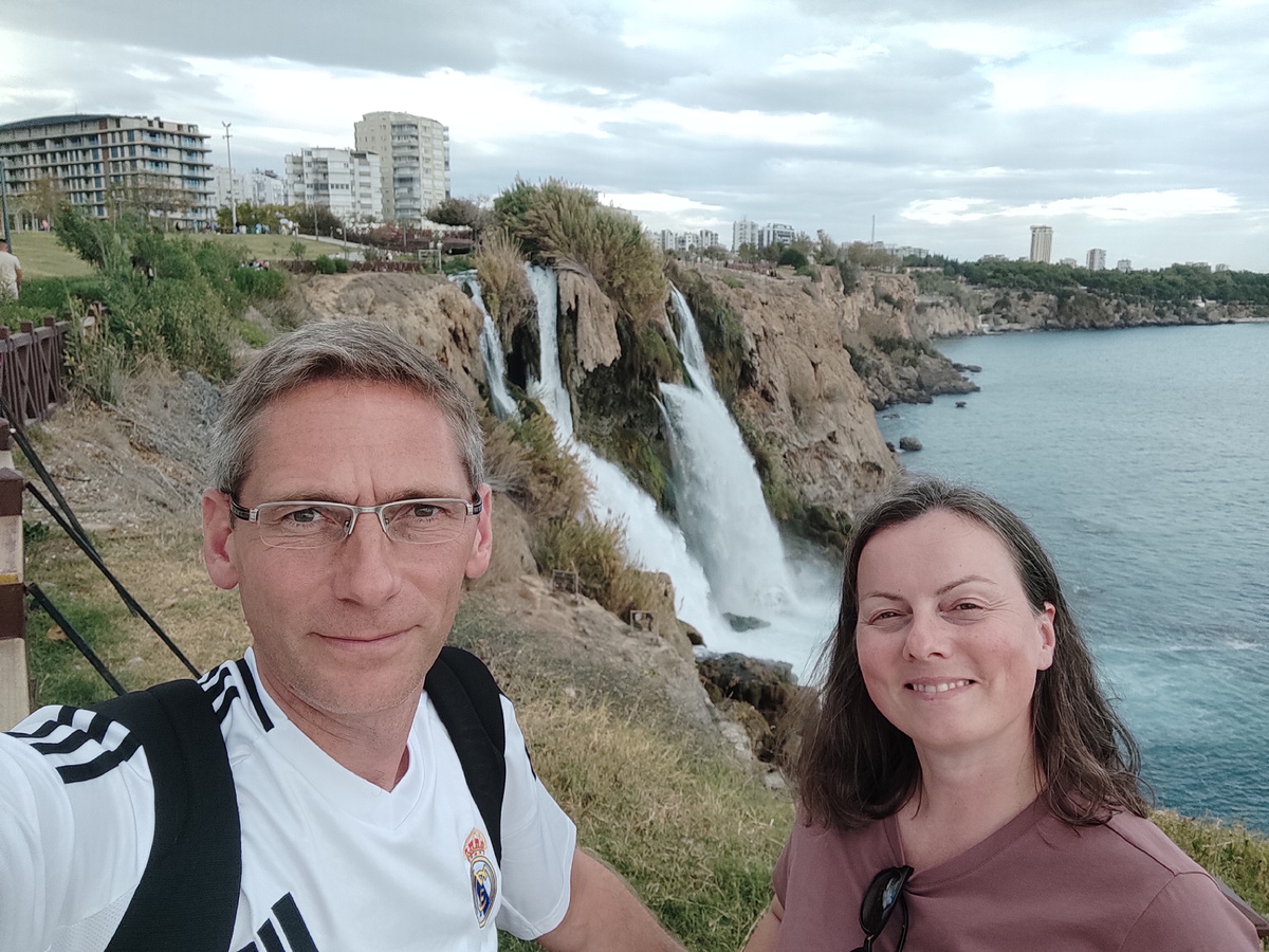 Мощный поток впечатляет! Нижний Дюденский водопад - одна из природных достопримечательностей Антальи. Фото: Кирилл Полиенко/Polienko: путешествуем вдвоём