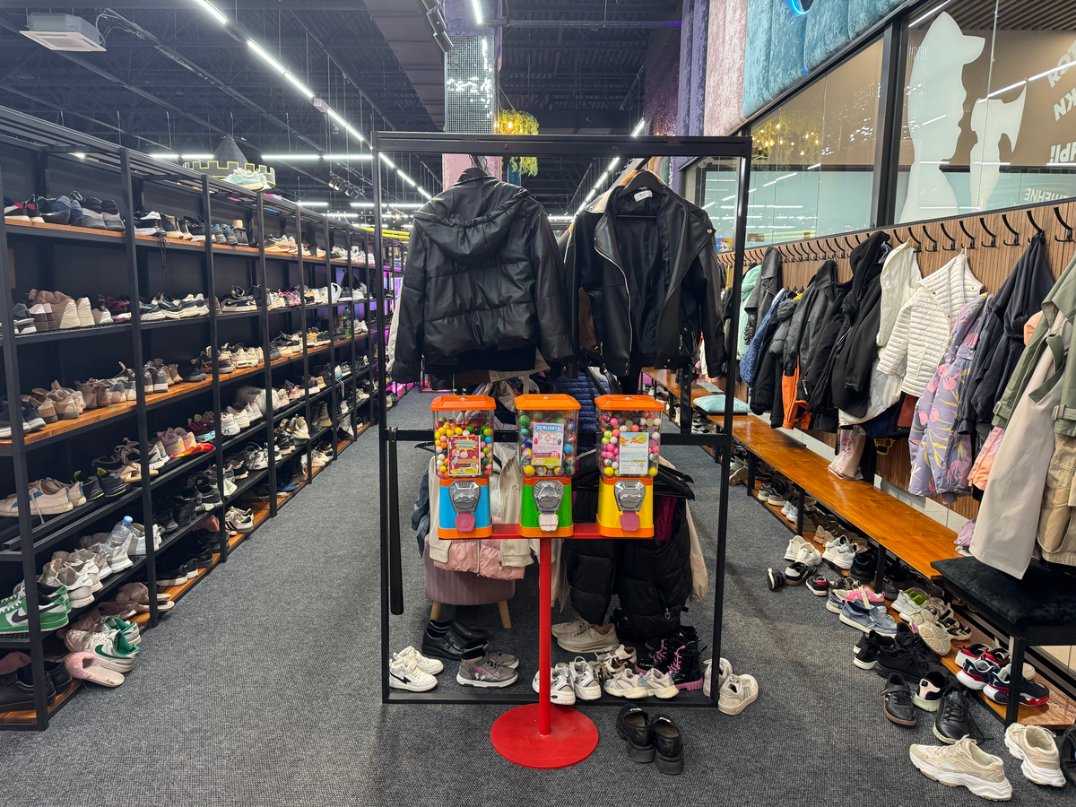 Семейный ресторан «Империя Детей» или «Замок Детей» в ТЦ «Трилогия» в Краснодаре - раздевалка 