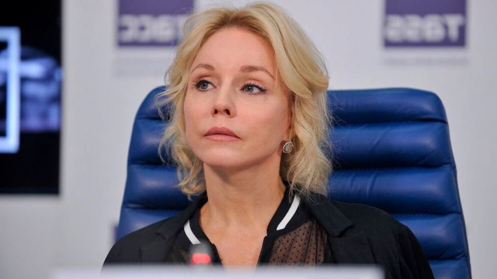 История Зудиной - не просто рассказ о театральных интригах. Это история власти, денег, личных обид и того, как за один день можно потерять всё, к чему привык. Но чтобы понять масштабы падения, нужно сначала взглянуть на годы, когда она была недосягаема.
